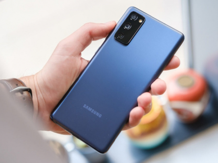 Bản tin mới nhất: Samsung quyết định từ bỏ Exynos ở dòng máy trung cấp, ZFold 3 sẽ có mức giá rẻ hơn.