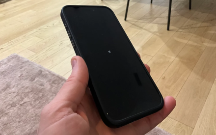 iOS 17.3 beta 2 biến iPhone thành 'cục gạch'