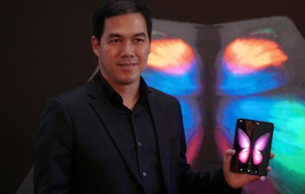 Samsung Galaxy Fold về Việt Nam – Giá 50 triệu vẫn hết hàng sau 6 tiếng ra mắt
