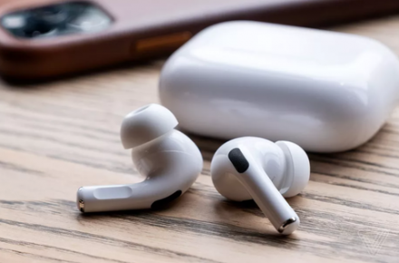 Đây là lúc bạn nên mua ngay cho mình một chiếc Airpods hoặc Airpods Pro, tại sao ư?