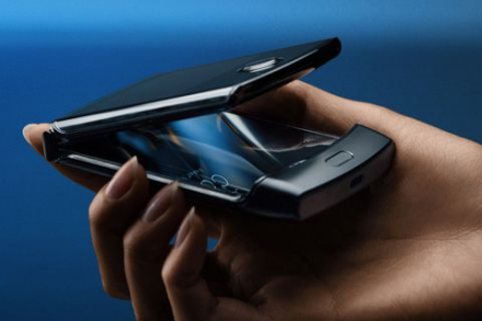 Màn hình gập Motorola Razr 2019 - Thiết kế huyền thoại trở lại