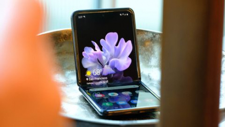 Làn sóng mới được tạo ra trong ngày đầu mở bán Galaxy Z Flip